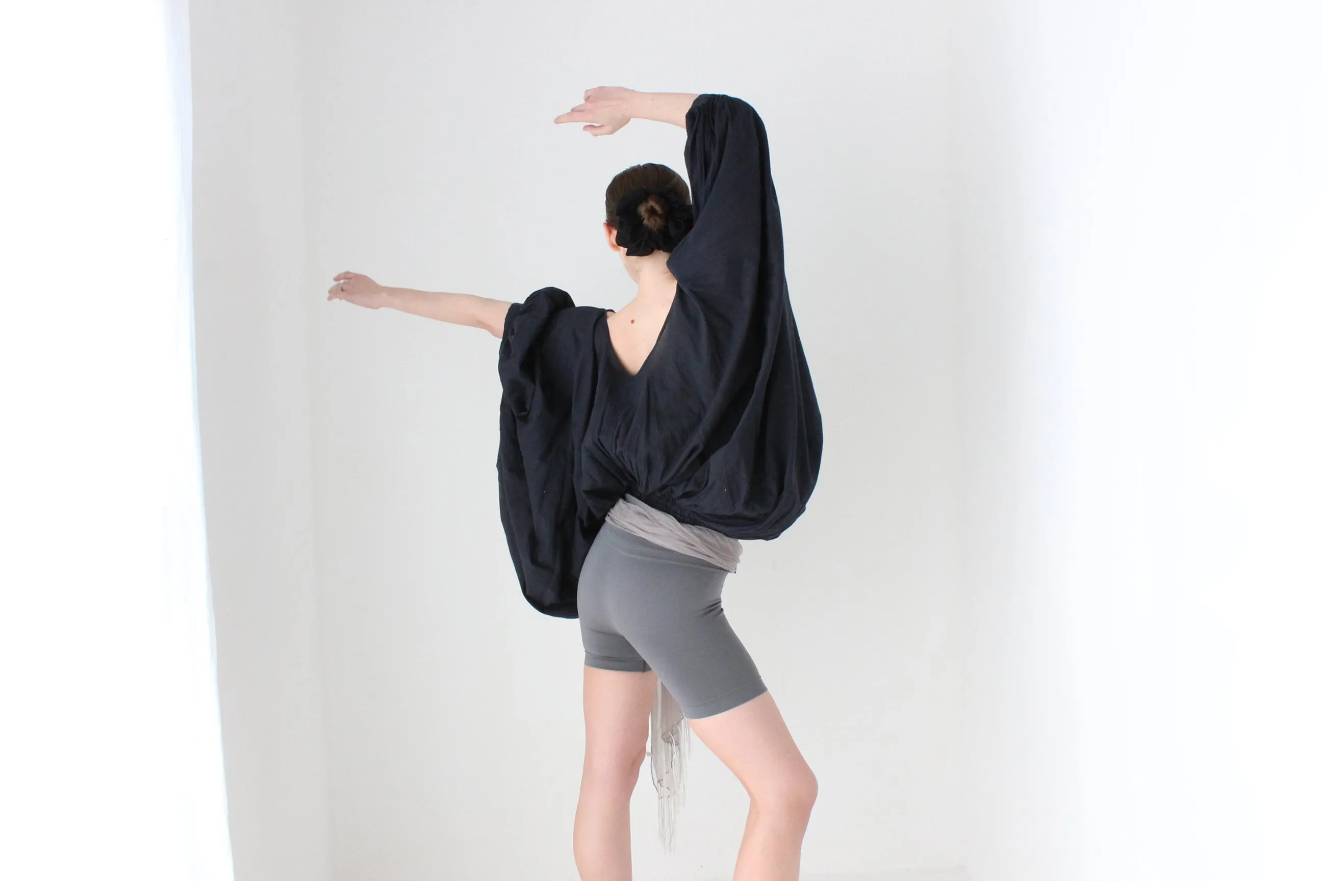 BALLETCORE Handmade Cotton Voluminous/Dramatic Balloon Sleeve Top