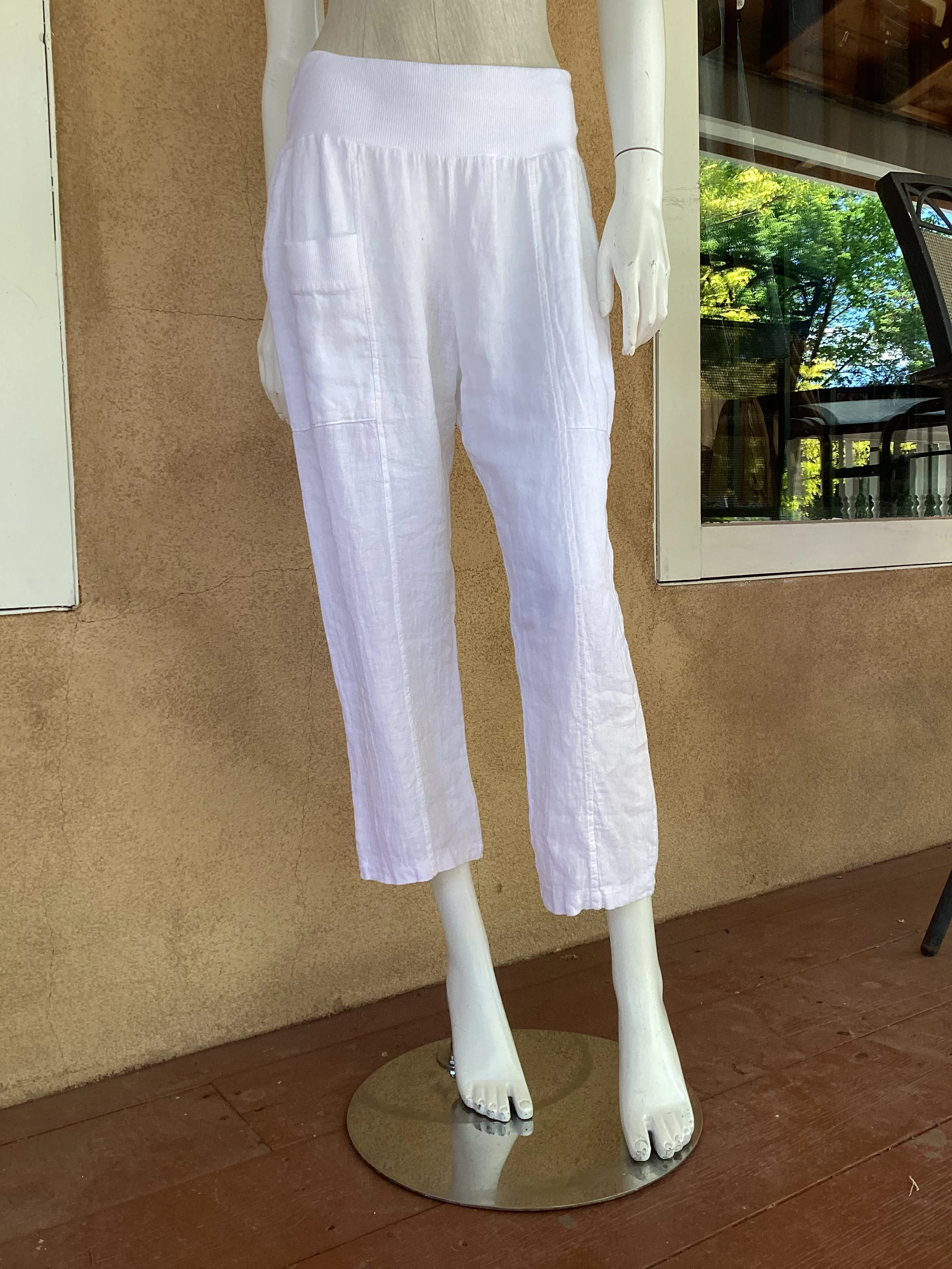 Magic Capri Linen Crop Pant