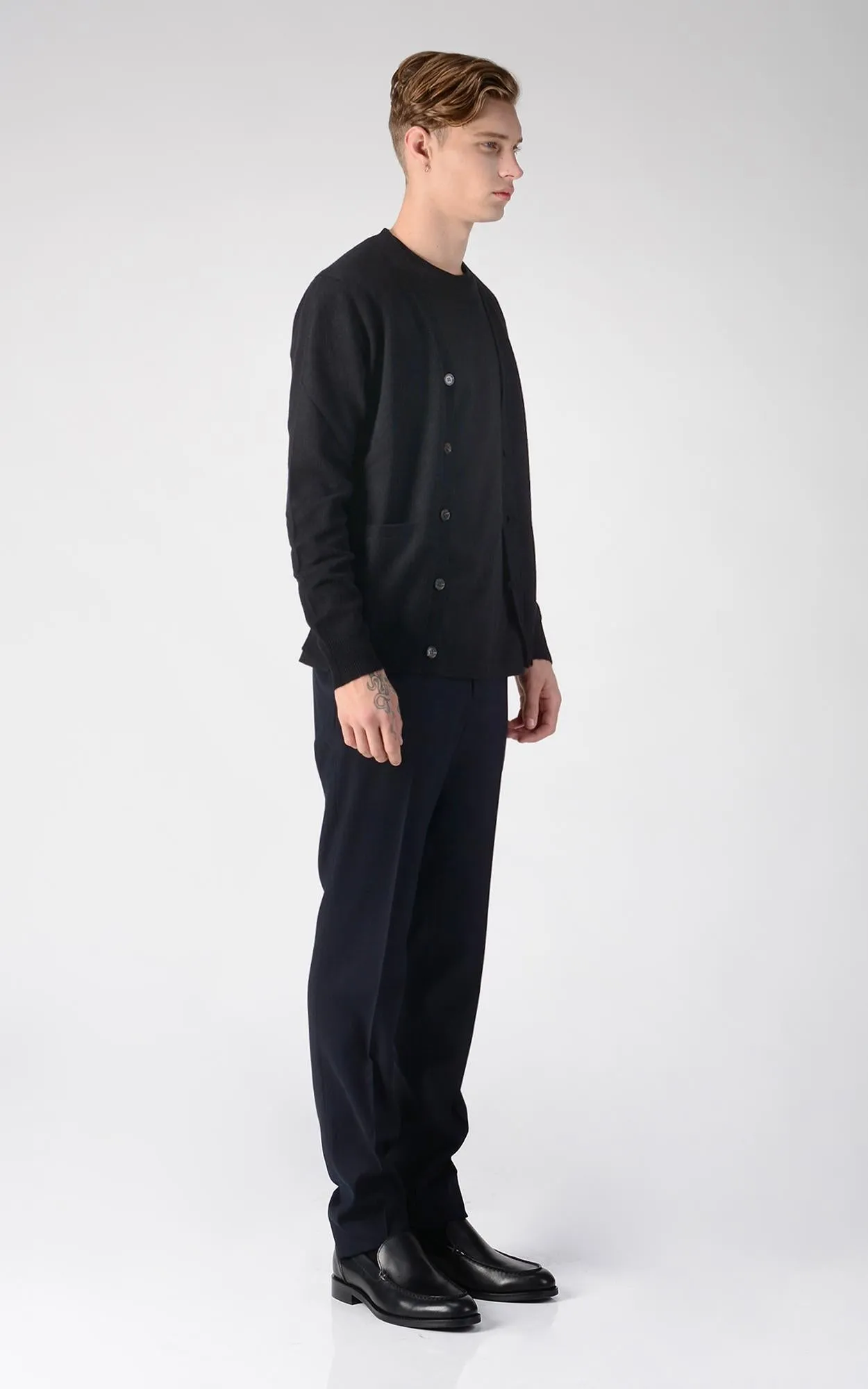 Men V-Neck Cardigan_Black