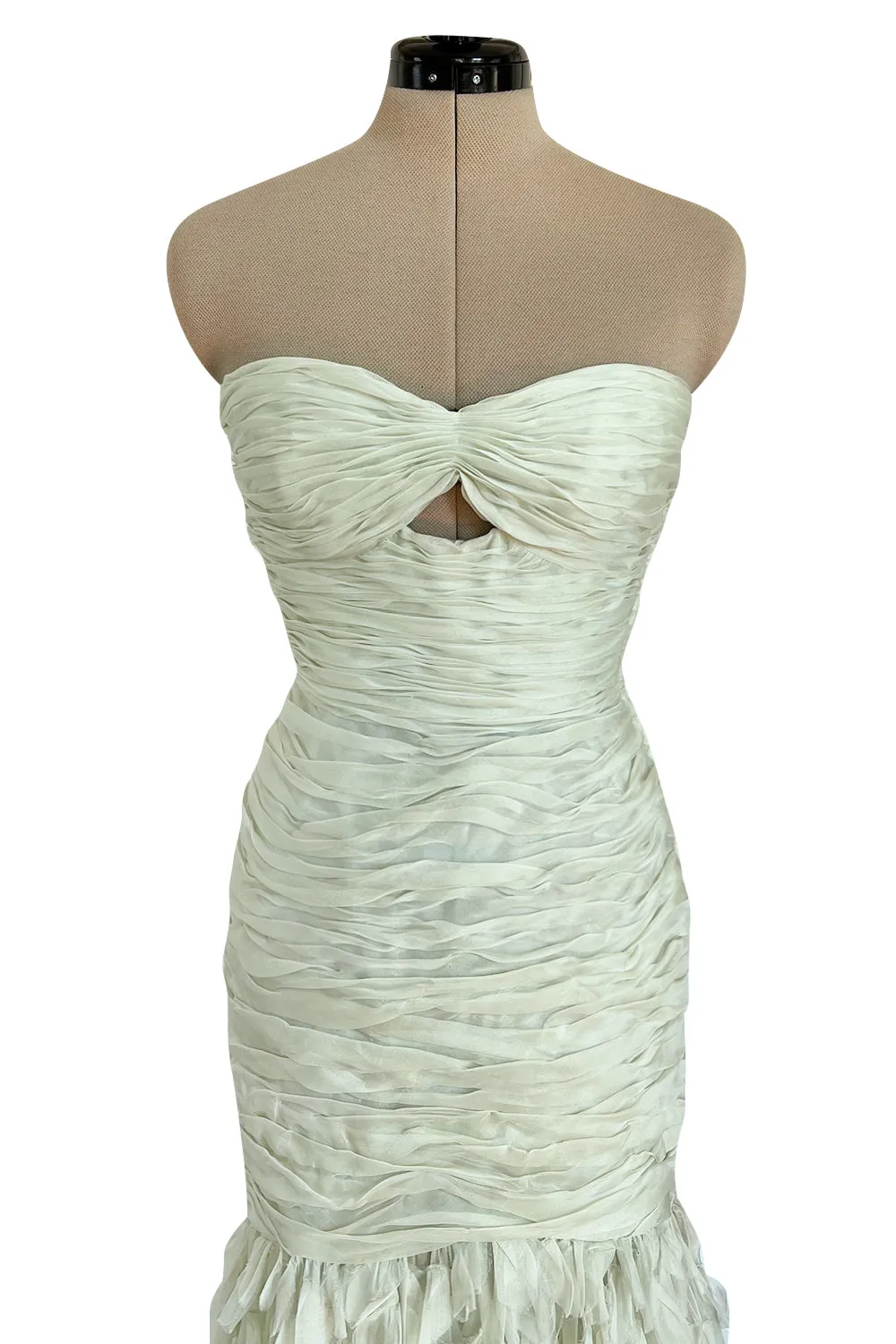 Prettiest Spring 2004 Oscar de la Renta Pale Green Strapless Chiffon 'Feather' Petal Skirt Dress