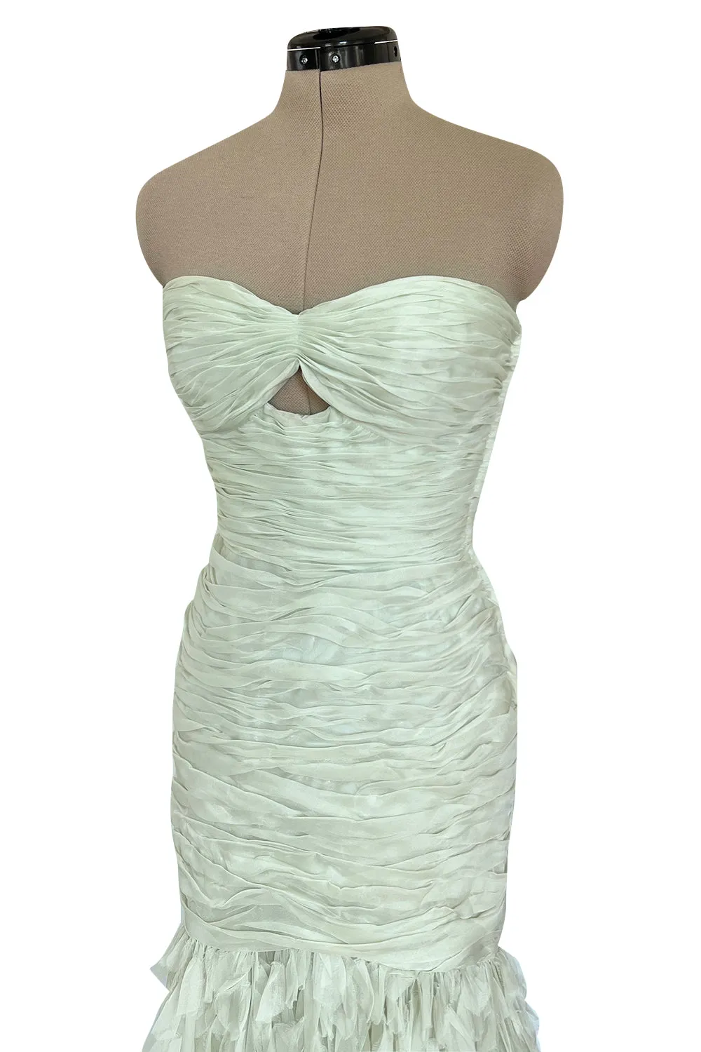 Prettiest Spring 2004 Oscar de la Renta Pale Green Strapless Chiffon 'Feather' Petal Skirt Dress