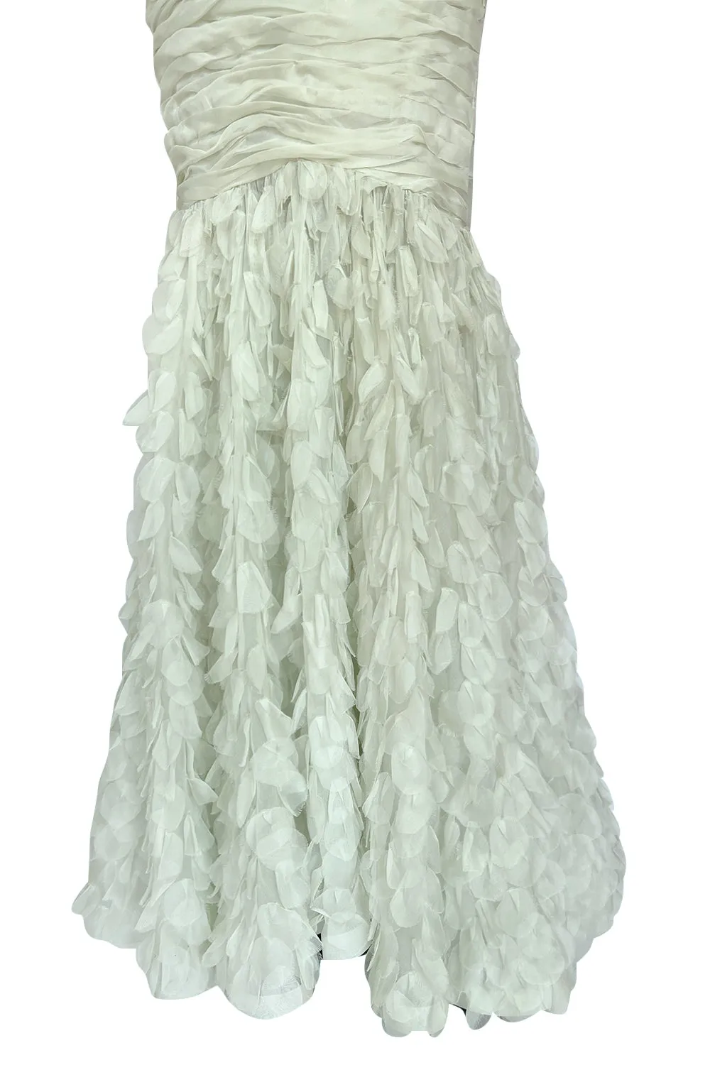 Prettiest Spring 2004 Oscar de la Renta Pale Green Strapless Chiffon 'Feather' Petal Skirt Dress