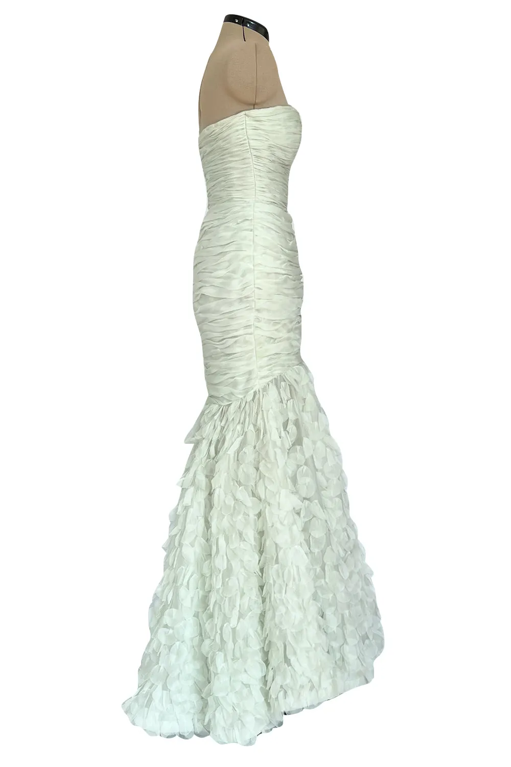 Prettiest Spring 2004 Oscar de la Renta Pale Green Strapless Chiffon 'Feather' Petal Skirt Dress