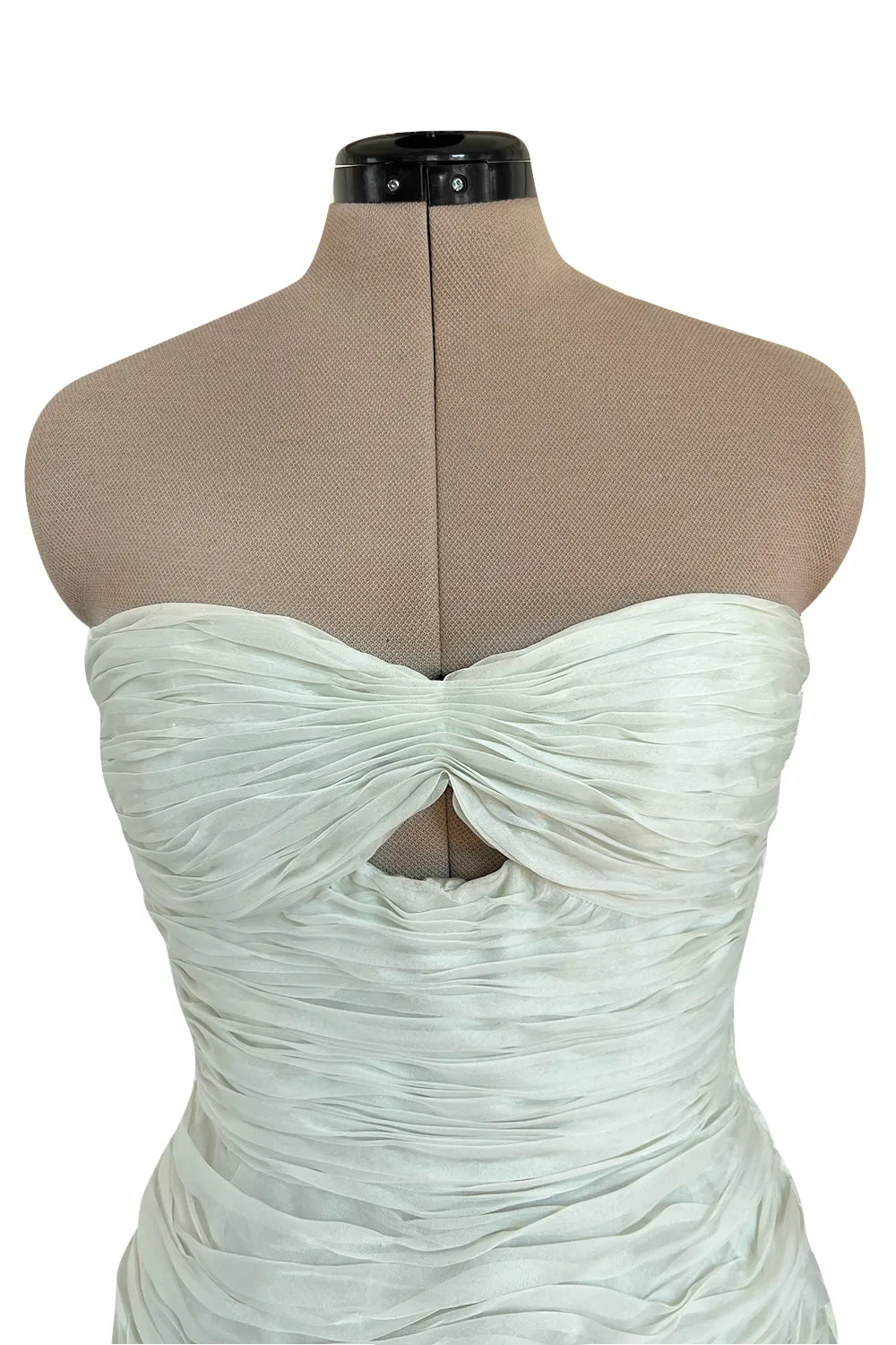 Prettiest Spring 2004 Oscar de la Renta Pale Green Strapless Chiffon 'Feather' Petal Skirt Dress