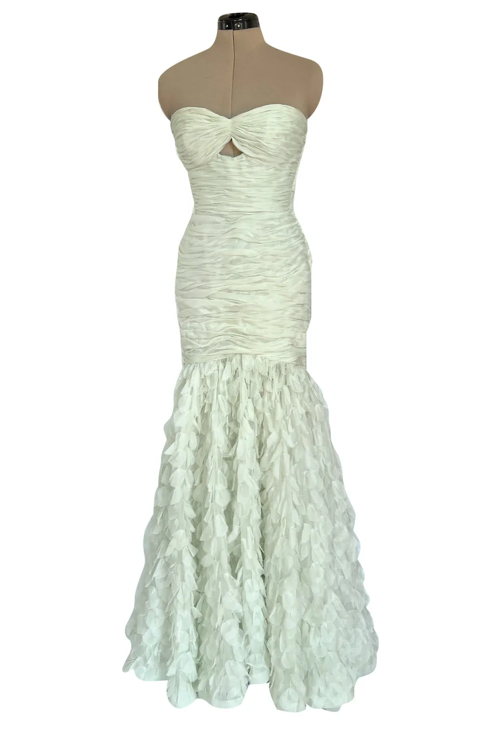 Prettiest Spring 2004 Oscar de la Renta Pale Green Strapless Chiffon 'Feather' Petal Skirt Dress