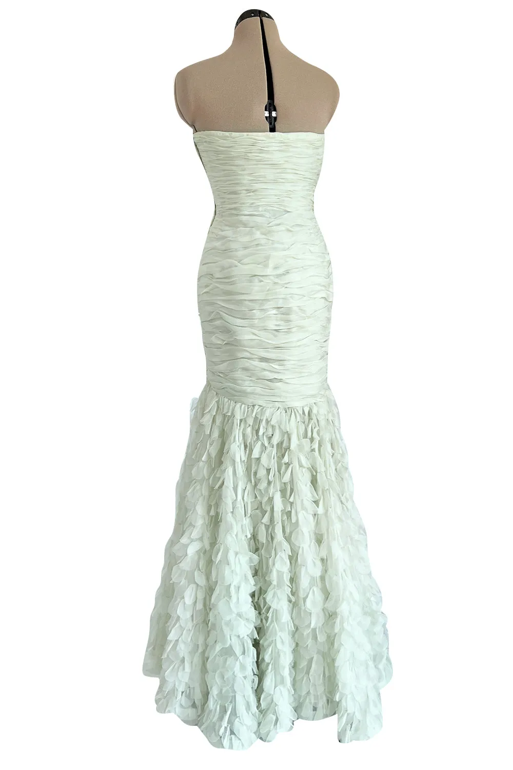 Prettiest Spring 2004 Oscar de la Renta Pale Green Strapless Chiffon 'Feather' Petal Skirt Dress