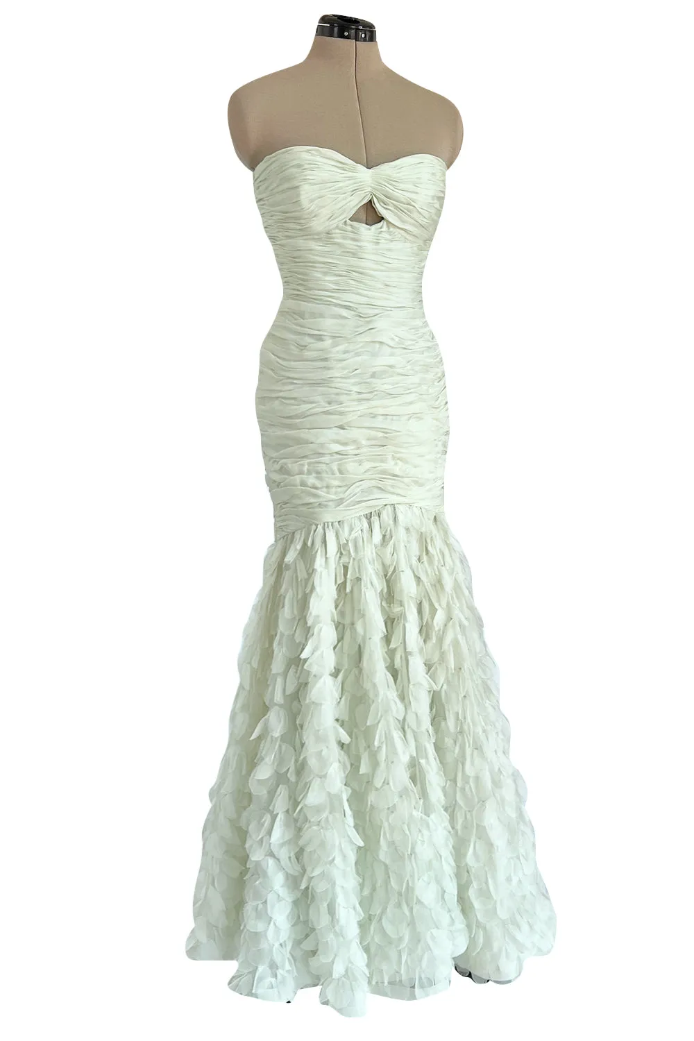 Prettiest Spring 2004 Oscar de la Renta Pale Green Strapless Chiffon 'Feather' Petal Skirt Dress