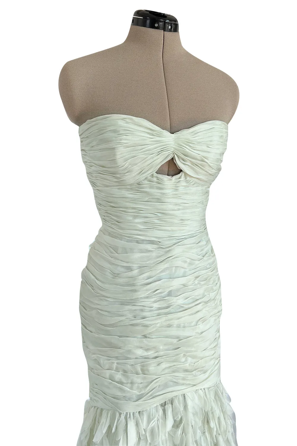 Prettiest Spring 2004 Oscar de la Renta Pale Green Strapless Chiffon 'Feather' Petal Skirt Dress