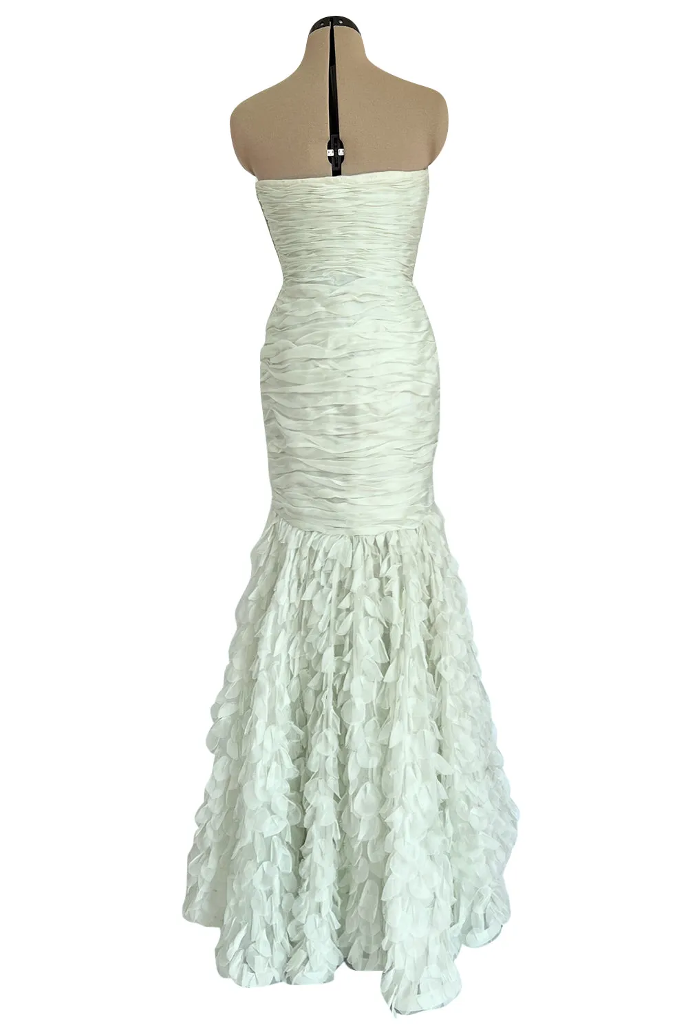 Prettiest Spring 2004 Oscar de la Renta Pale Green Strapless Chiffon 'Feather' Petal Skirt Dress