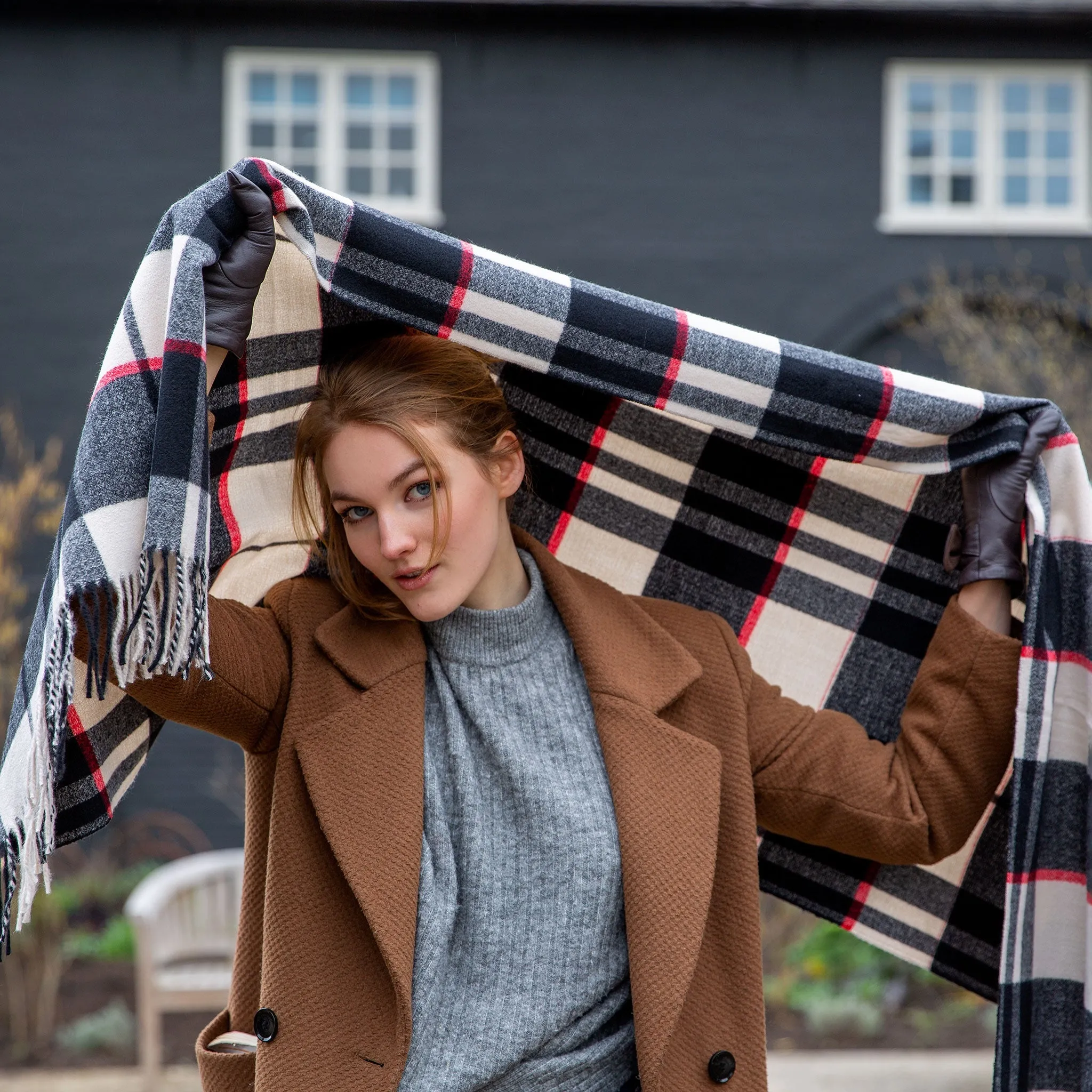 Women’s Contrasting Check Scarf with Tassels