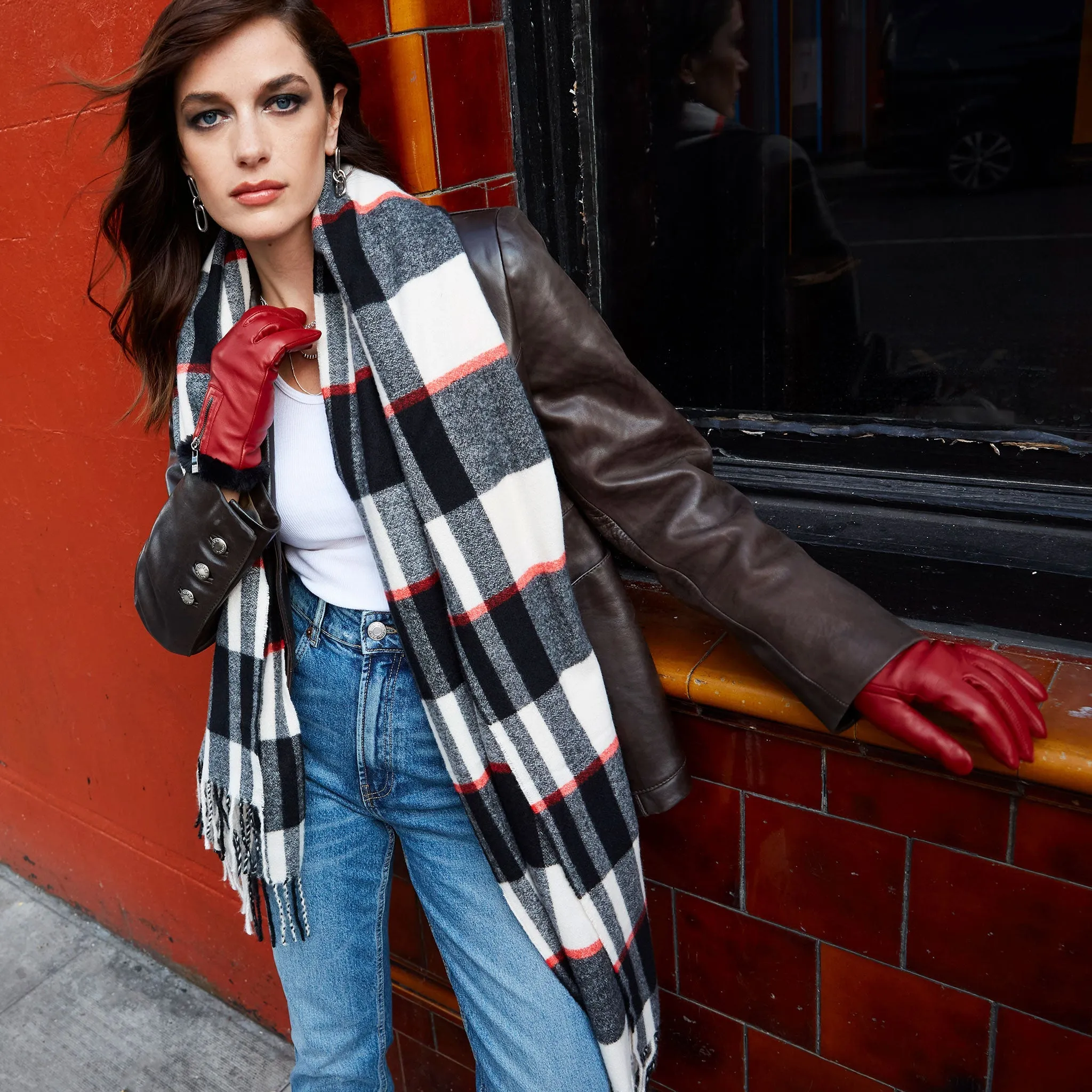 Women’s Contrasting Check Scarf with Tassels